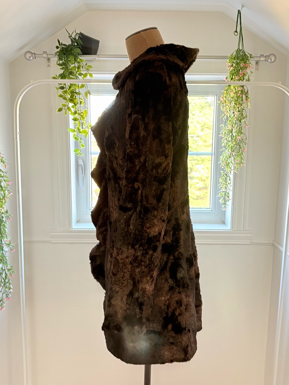 Simon Chang Plush Faux Fur Teddy Jacket in Dark Brown - Picture 4 of 7